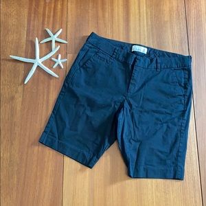 Old Navy Women's Bermuda Shorts Black EUC